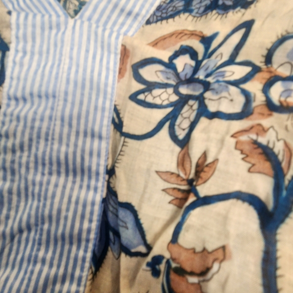 THML Blue Floral V-Neck Blouse with Cream Base Size L Euc - Picture 2 of 4